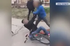 Školáci v Praze se domlouvají na rvačkách a natáčejí je na internet. Zasáhla i policie