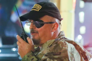 Kvůli útoku na Kapitol dostal zakladatel milice Oath Keepers osmnáct let vězení