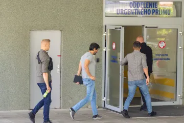 Fico je mimo ohrožení života. Na „kulatý stůl“ ještě čas nedozrál, obává se Pellegrini