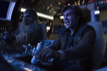 Recenze: Sólo pro hvězdného pašeráka je trpkým plodem Star Wars za Disneyho vlády