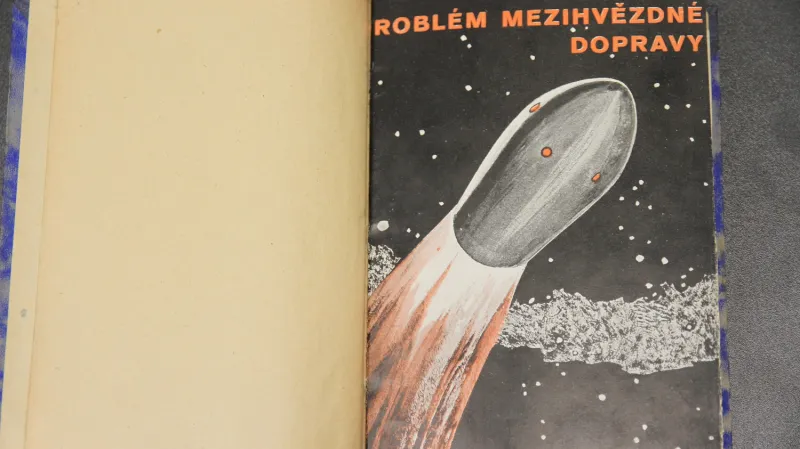 První stránky knihy „Problém mezihvězdné dopravy“