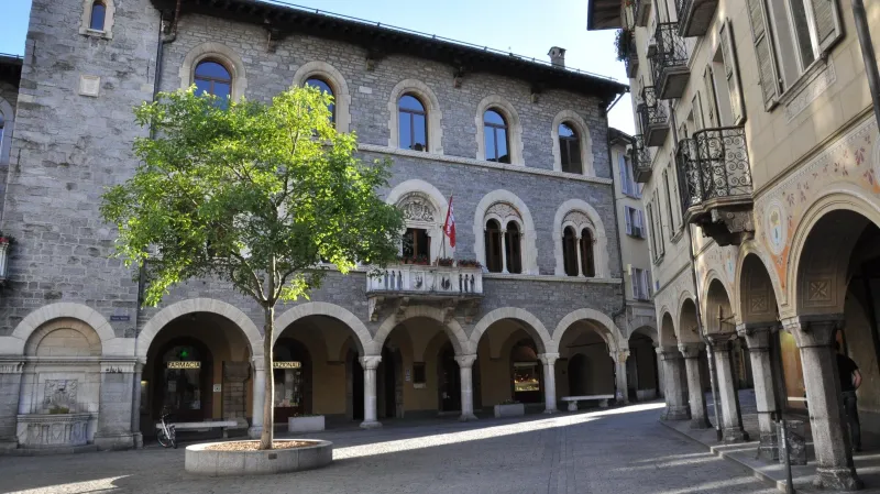 Bellinzona - městečko v alpském údolí