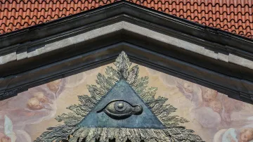 Boží oko nad konventem kláštera Plasy