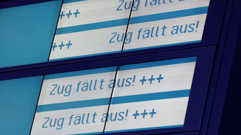 Silný vítr ochromil železniční dopravu v celé střední Evropě