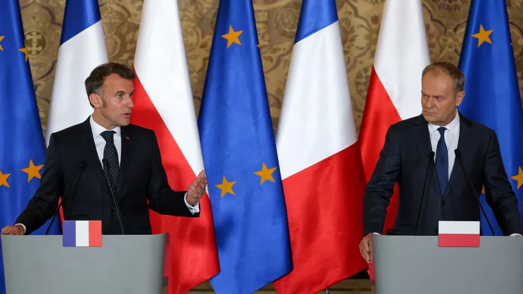 Francouzský prezident Emmanuel Macron a polský premiér Donald Tusk