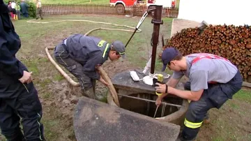 Voda z polí znečistila i studny