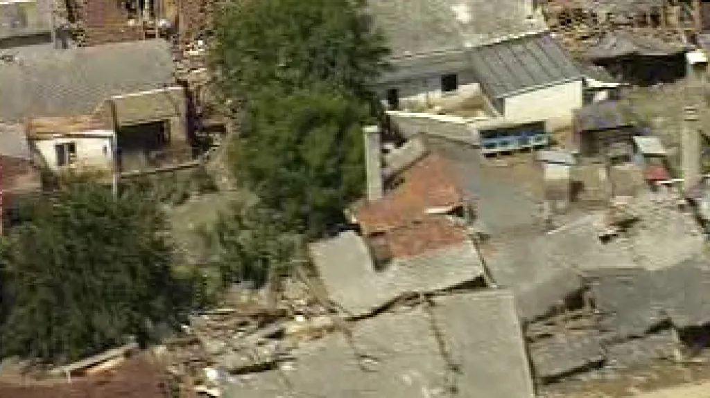 Zaplavená obec Troubky v červenci 1997