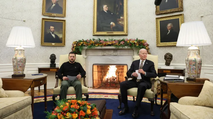 Volodymyr Zelenskyj a Joe Biden v Oválné pracovně Bílého domu