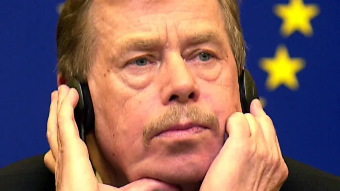 Václav Havel během zasedání Evropského parlamentu (2000)