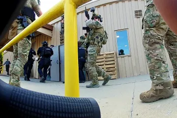 Nově zveřejněné záběry ukazují okamžiky před střelbou na Trumpa