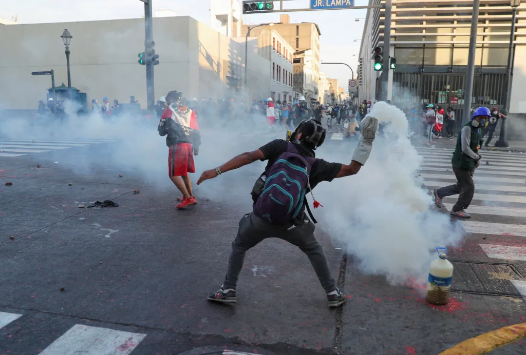 V Peru pokračují protivládní protesty