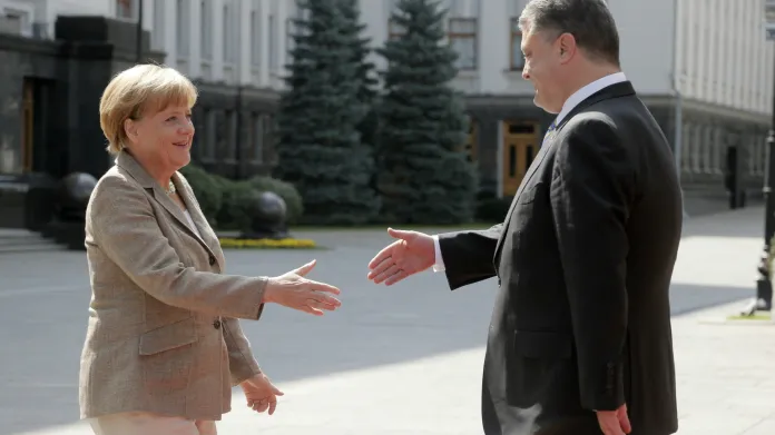 Petro Porošenko vítá v Kyjevě Angelu Merkelovou