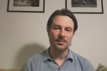 Další vlna covidu už přichází, varuje biochemik Trnka. Riziko vidí v hromadných akcích