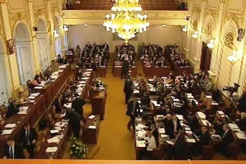 Přeběhlíci oslabují důvěru lidí v politiky