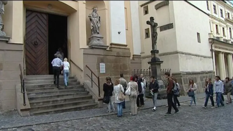 Vstup Petry Schubertové a reportáž Petra Viziny