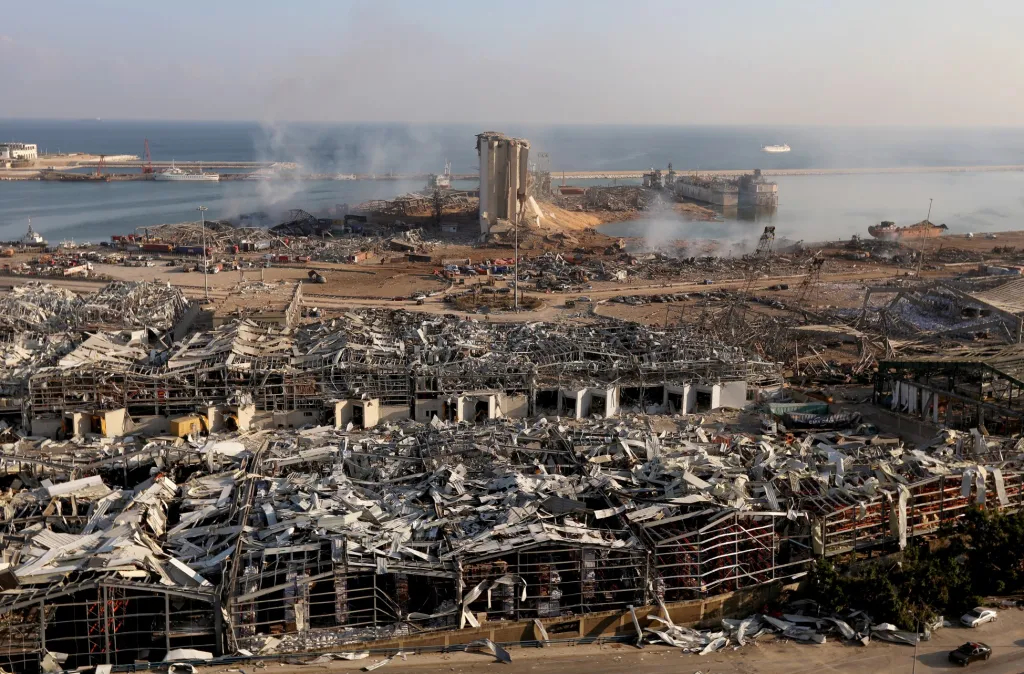 Nejtragičtější událostí uplynulého týdne byl výbuch budovy v bejrútském přístavu. Totální destrukci kolem budovy zachytil libanonský fotograf Mohamed Azakir