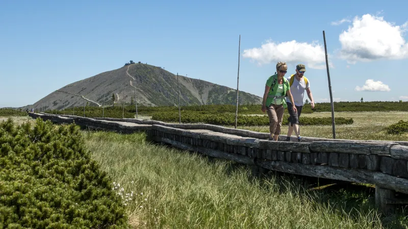 Povalový chodník, po kterém se chodí od Luční boudy pod Sněžku, je uzavřen