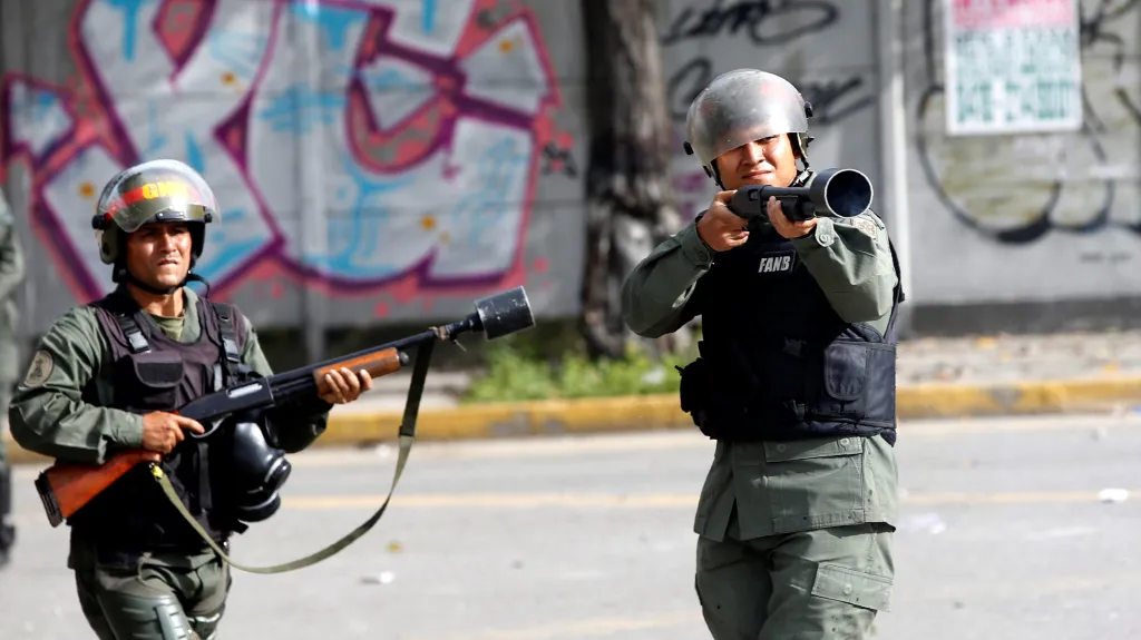 Venezuelské pořádkové jednotky zasahují proti demonstrantům