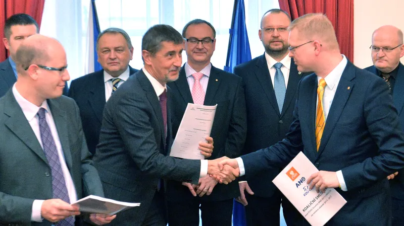 Vládní koalice po podpisu koaliční smlouvy