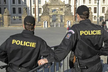 Hrad: Bezpečnostní složky doporučují zachovat vstupní kontroly