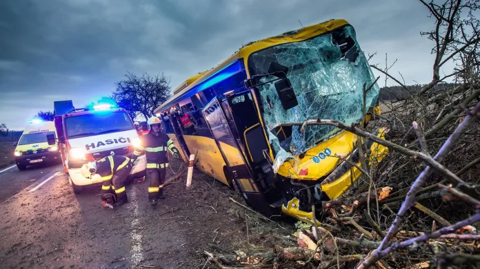 U Černčic na Náchodsku havaroval autobus