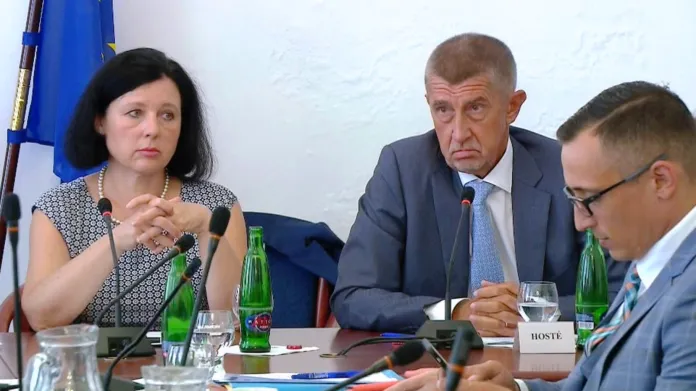 Andrej Babiš s Věrou Jourovou přišli na jednání výboru pro evropské záležitosti