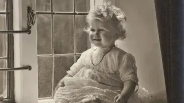 Alžběta II., když jí byl jeden rok