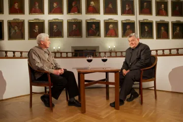 Společný výslech se dotkne víry i vesmíru