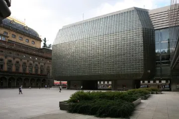 Z piazzetty Národního divadla bude náměstí Václava Havla