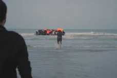 Při překonávání kanálu La Manche zahynulo pět migrantů. Od cesty do Británie je neodradila ani zima