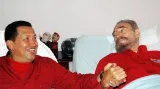 Návštěva největšího kubánského spojence venezuelského prezidenta Cháveze u lůžka nemocného Fidela Castra v srpnu 2006.