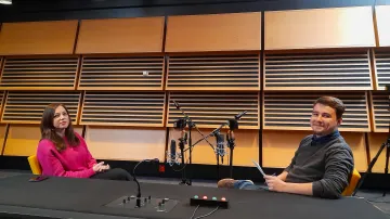 Background ČT24 s novinářkou Silvií Lauder