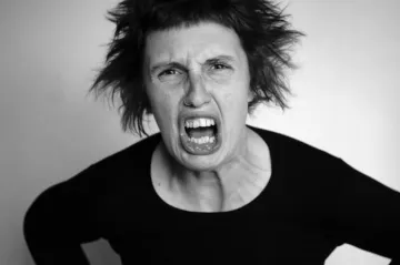 „Život je uhřík a já ho mačkám.“ Mucha řeší na novém albu rýmičku i konzum