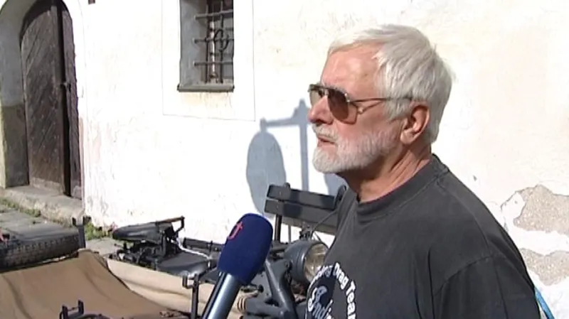 Sběratel motocyklů a slavný řidič Petr Hošťálek