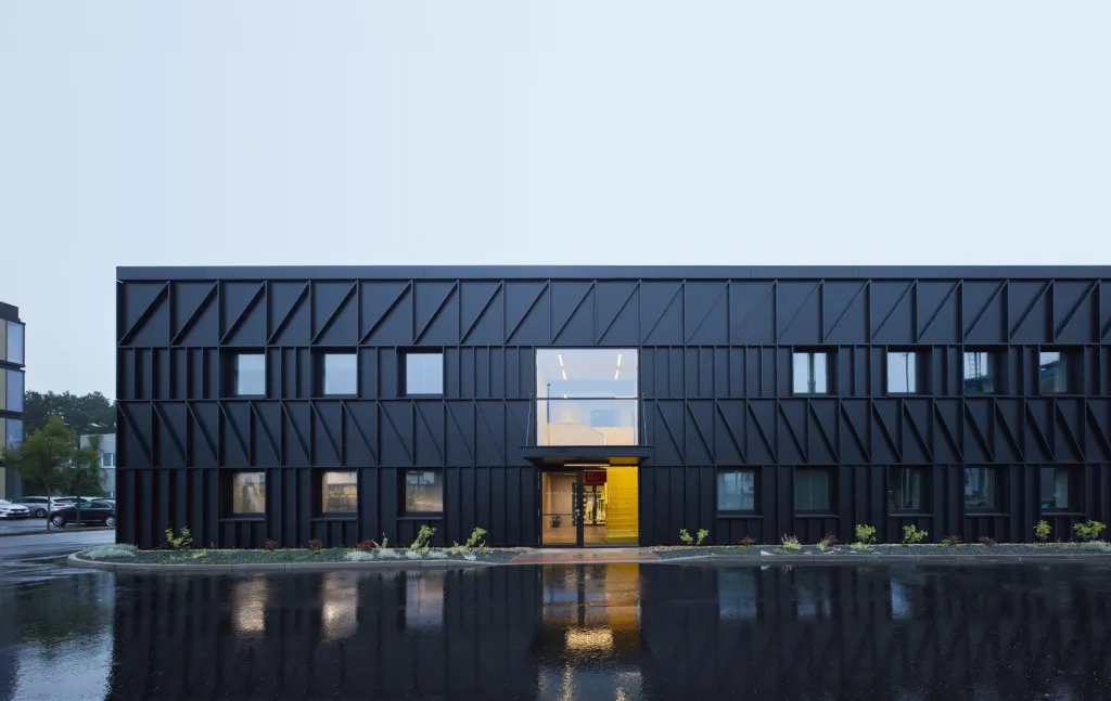 Finalista: Rekonstrukce a přístavba výrobní budovy Era, a. s.