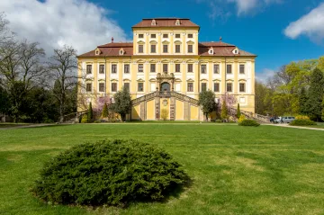 Turisté se mohou projít po historických páteřních stezkách. Po Česku jich vedou dvě stovky