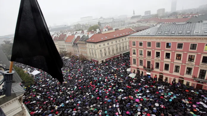 Takzvané černé protesty proti úplnému zákazu potratů v Polsku