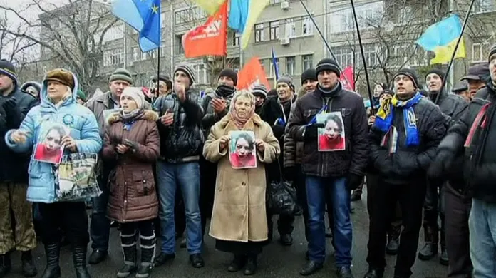 Demonstrace na podporu zbité novinářky