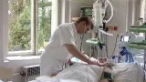 Lékař při vyšetření pacienta
