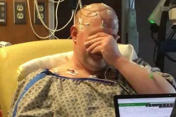 Muž třicet let necítil radost. Elektrody v mozku mu ji vrátily