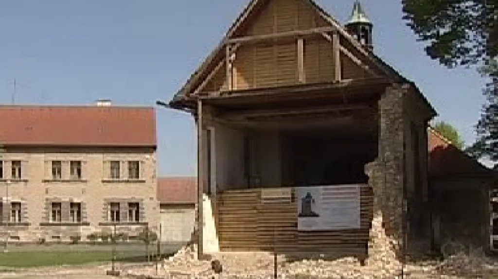 Lenešický kostel po zřícení věže