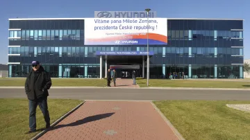 Prezident Miloš Zeman navštívil výrobní závod Hyundai v Nošovicích