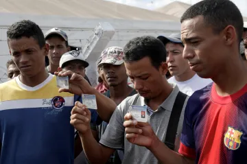 Téměř 160 venezuelských vojáků a policistů dezertovalo. Přešli do Kolumbie 