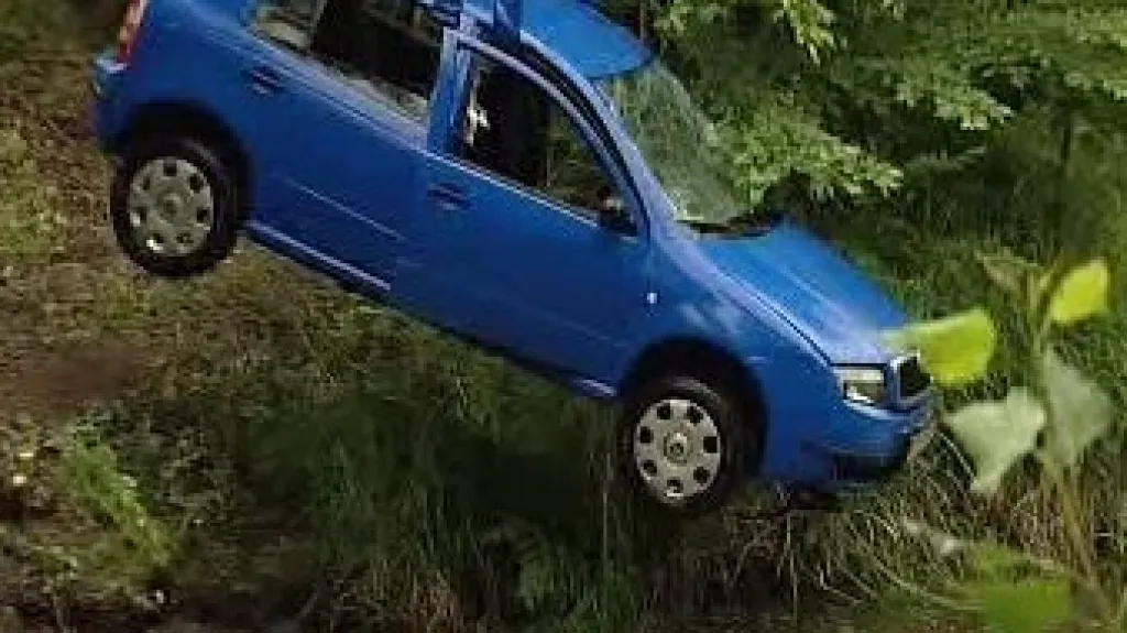 Auto v řece