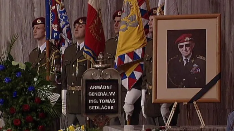 Smuteční rozloučení s generálem Sedláčkem