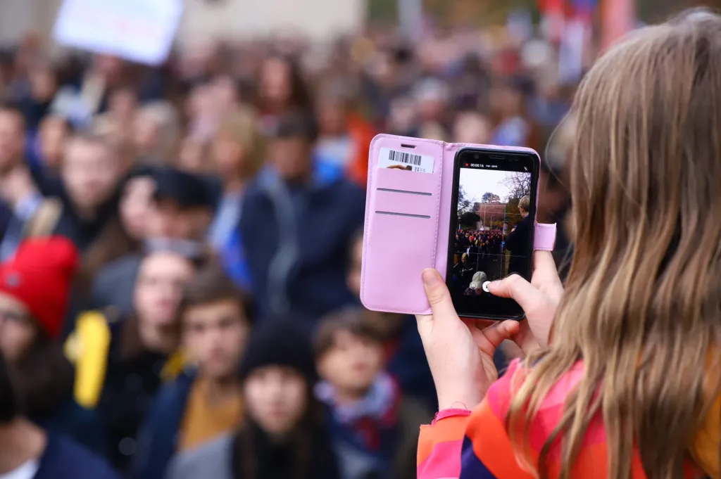 Oslavy 17. listopadu v pražských ulicích