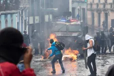 Ekvádor přestal dotovat benzin. V metropoli hořely barikády, prezident vyhlásil výjimečný stav