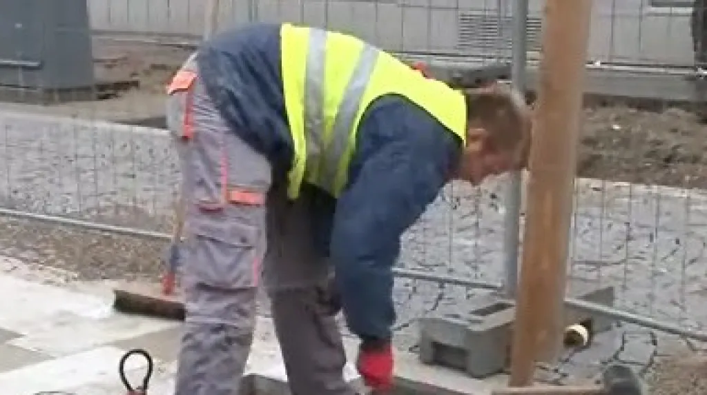 Poslední úpravy na nástupních ostrůvcích