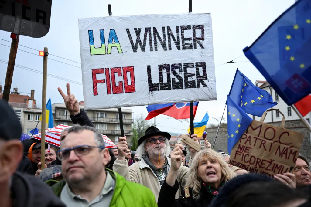Protesty proti Ficově vládě v Bratislavě