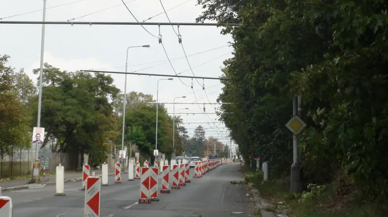 Trolej nad Proseckou ulicí